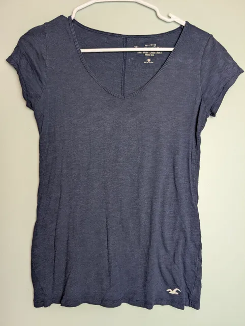 Everydaywear Minimalist Hollister Must Have Collection V-Neck T-Shirt 