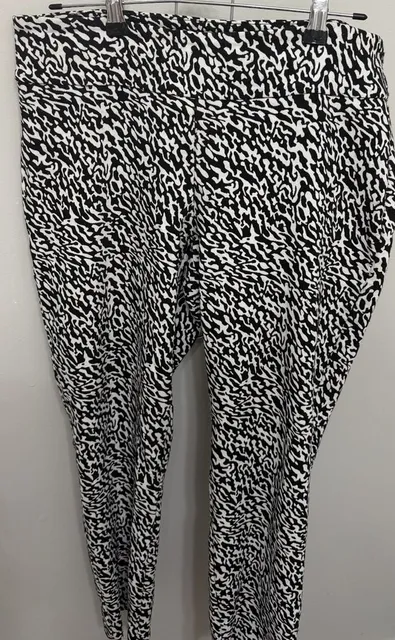 Peck & Peck Pants Size 10 Black White Animal Print Pull On Stretch Slacks

