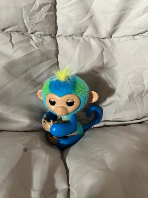 WowWee Fingerlings Leo Interactive Baby Monkey Blue