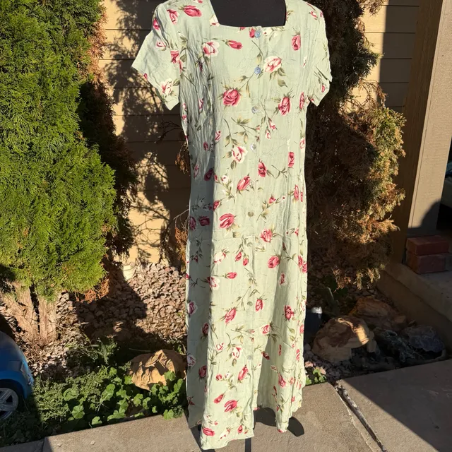 Impressions Workshop Maxi Dress Size Medium Green Floral