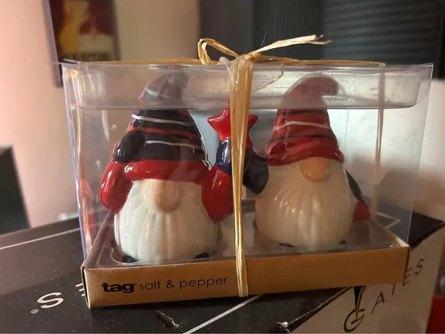Salt/pepper decor