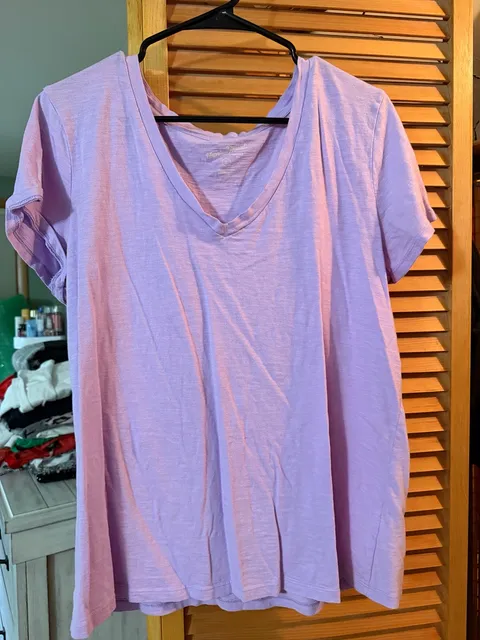 Universal Thread V-Neck T-Shirt Size XL Purple