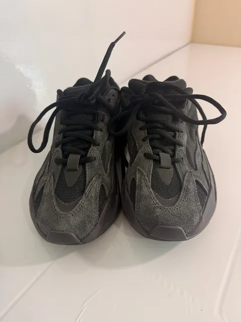 Adidas Yeezy Boost 700 V2 Size 6 Black