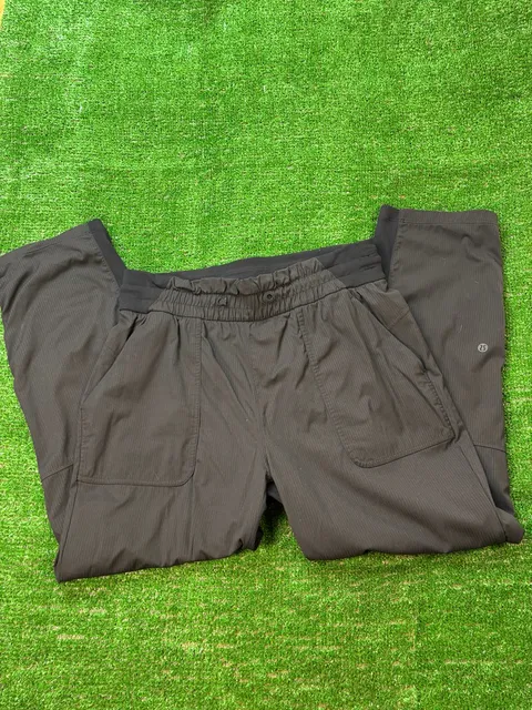Lululemon Beyond The Studio Pant Size 8 Black Pinstripe Joggers