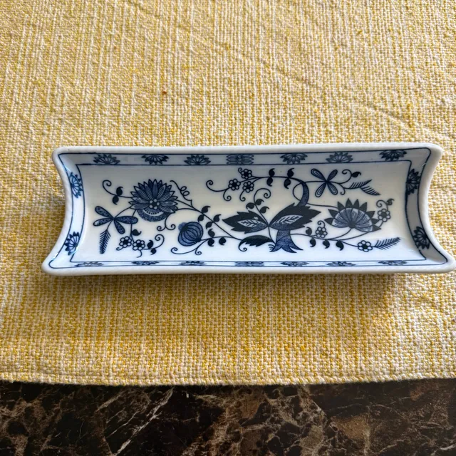 Vienna Woods Fine China Blue Onion Corn Cob Tray