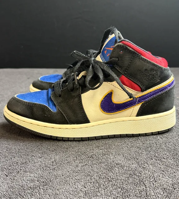 Air Jordan 1 Mid SE Size 5Y Multicolor Sneakers