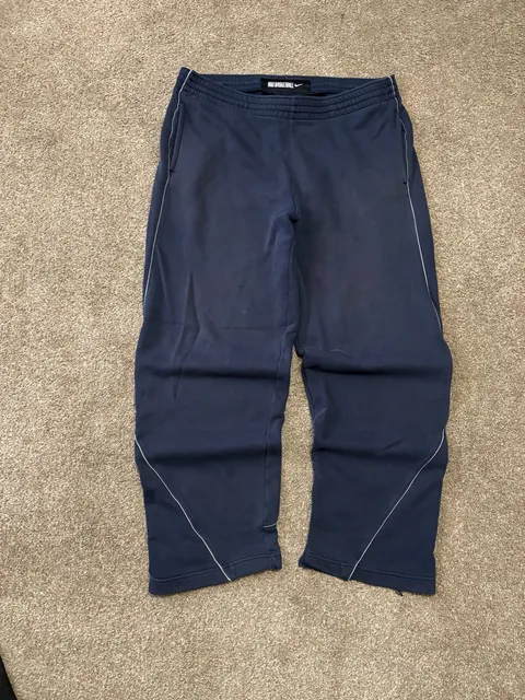 Early 2000s Nike Basketball Sweatpants Size L Navy Blue Piping Fleece Pants
(fits like xl)
