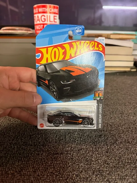 Hot Wheels '18 Camaro SS HW Dream Garage