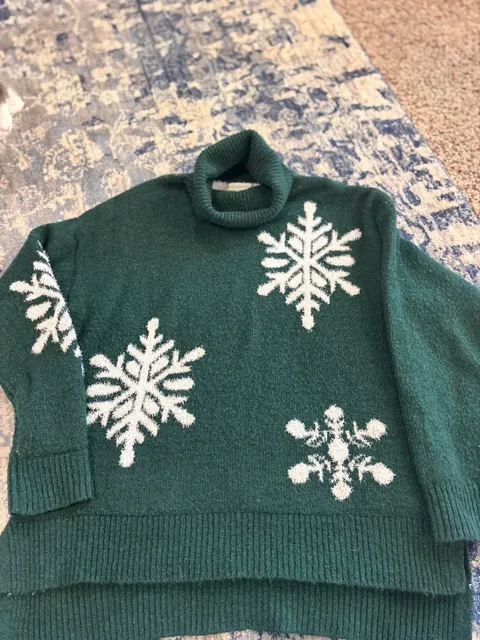 Cupcakes and Cashmere Turtleneck Sweater Size M Green Snowflake