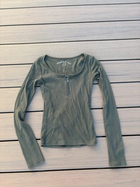Aeropostale Seriously Soft Long Sleeve Top Size XS Green