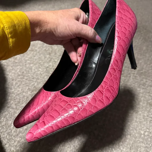 Gianni Bini Pumps Size 8M Pink Croc Embossed Leather Stiletto Heels
