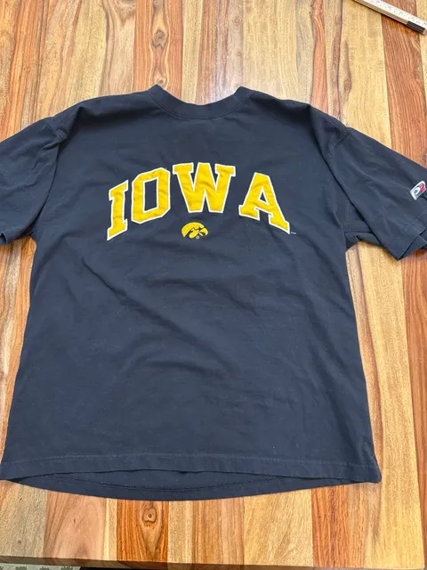 Vintage embroidered Iowa Hawkeyes T-Shirt Size XL 
