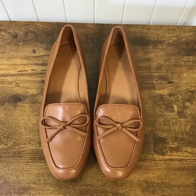 J.Crew Leather Bow Loafers Tan Leather Slip On Shoes size 9 Classic Preppy 