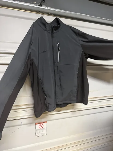 Free Tech Softshell Jacket Size 2XL Black Gray