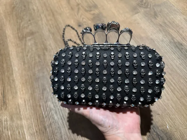 Akira Rocky Knuckles Stud Clutch Black