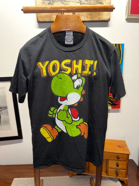 Nintendo Yoshi Graphic T-Shirt Black Size L