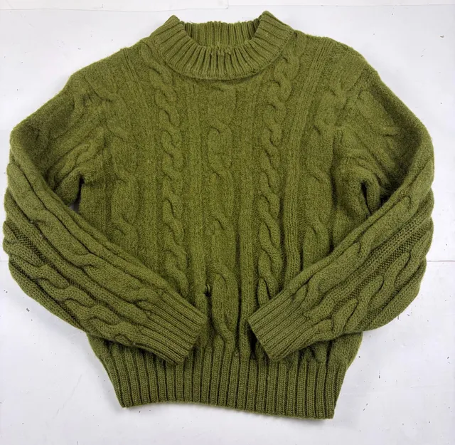 60s-70s Vintage Towncraft Plus by J.C. Penney Olive Green Cable Knit Wool Sweater Size M (OF) *hole