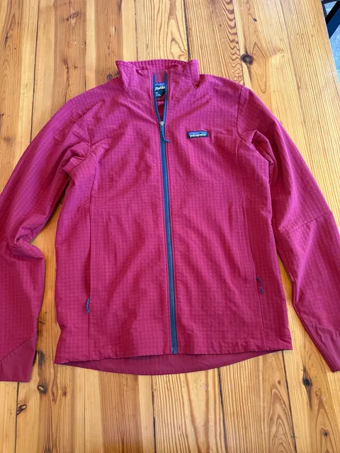 Patagonia Full Zip Jacket Size S Burgundy Grid Fleece