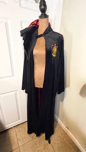 Harry Potter Gryffindor Velvet Hooded Robe Cape Wizarding World Costume