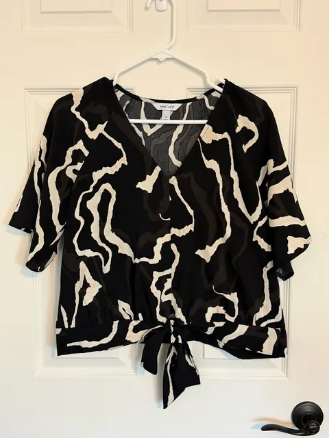 Nine West Abstract Tie Front Blouse Size M