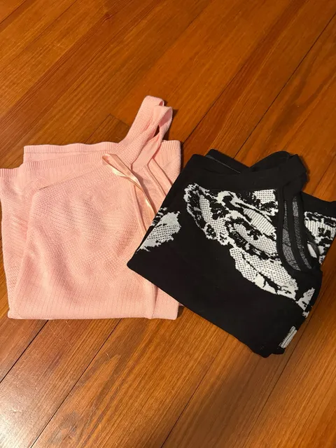 Knit Tops Lot of 2. Pink And Black Graphic Bundle