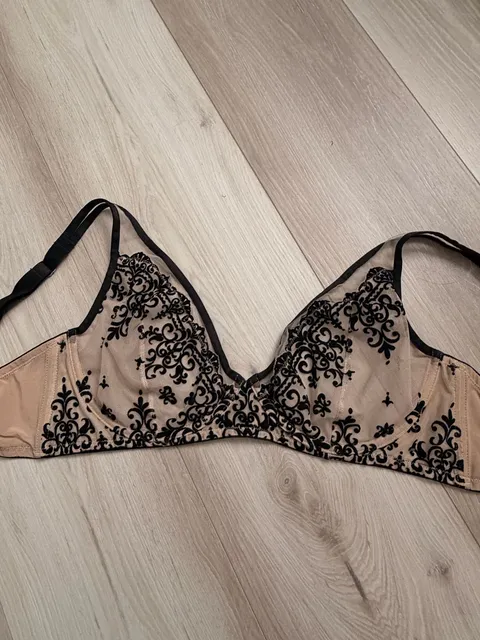 Soma Bra Size 40D Black Nude Embroidered