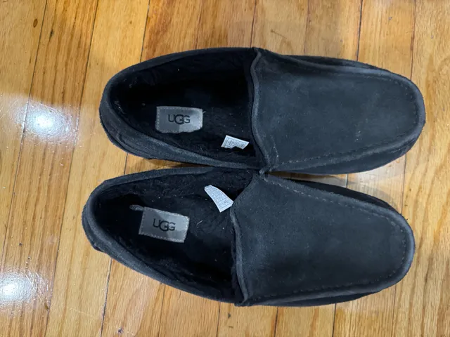 UGG Ascott S/N 1115149 Size 10 Black Slippers