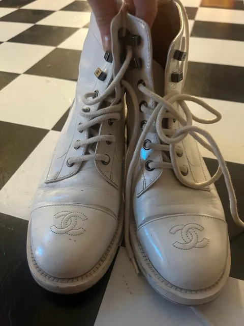 Chanel Interlocking CC Logo Combat Boots Size 39 White Leather