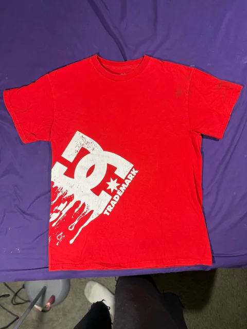 DC Shoes T-Shirt Size M Red Graphic Logo Short Sleeve Cotton Tee