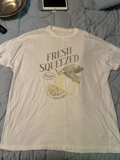 Aerie Fresh Squeezed Graphic T-Shirt Size S White Lemon NWOT A814