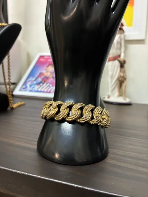 Vintage 1980s Textured Gold Tone Chunky Curb Link Statement Bracelet