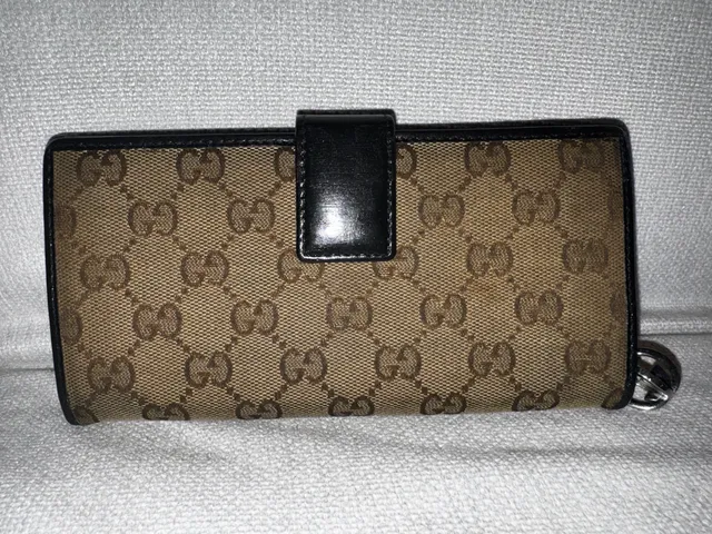 Gucci GG Canvas Charm Continental Wallet Beige Black