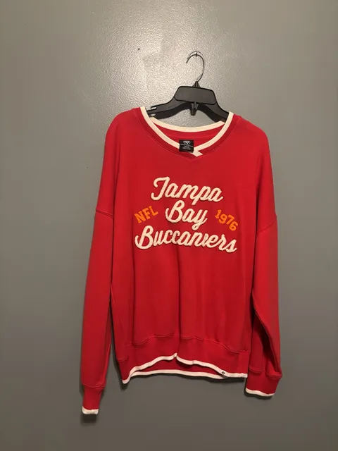 47 Brand Stoney Clover Lane Tampa Bay Buccaneers Sweatshirt Medium Red