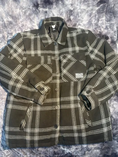 Broken Promises Plaid Flannel Shacket Jacket Womens Small Black Grey Button Up