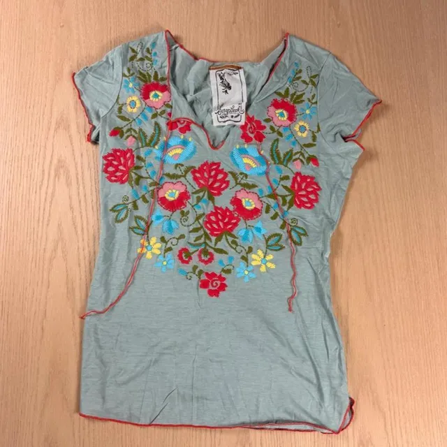 Scrapbook Floral Embroidered Top Size M Green Supima Cotton Made in USA