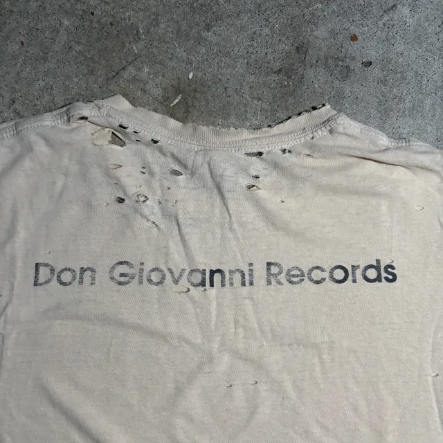 Thrashed vintage 90s Don Giovanni Records T-Shirt Beige Graphic Tee