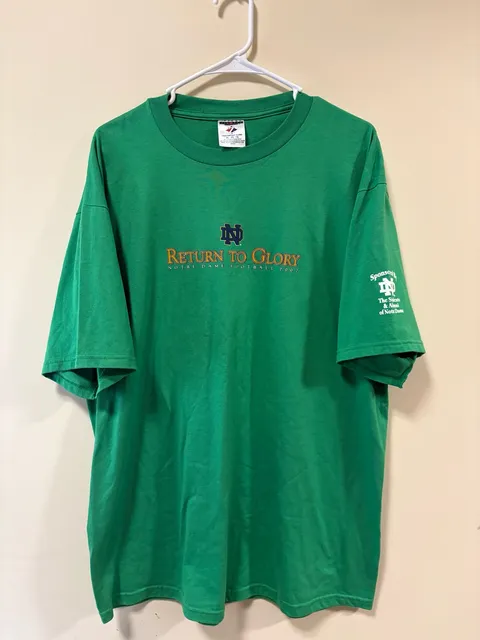 Vintage Y2K Notre Dame 2002 RETURN TO GLORY Graphic 4 HORSEMEN T shirt Green
Size Men’s XL
#fightingirish #college #Football