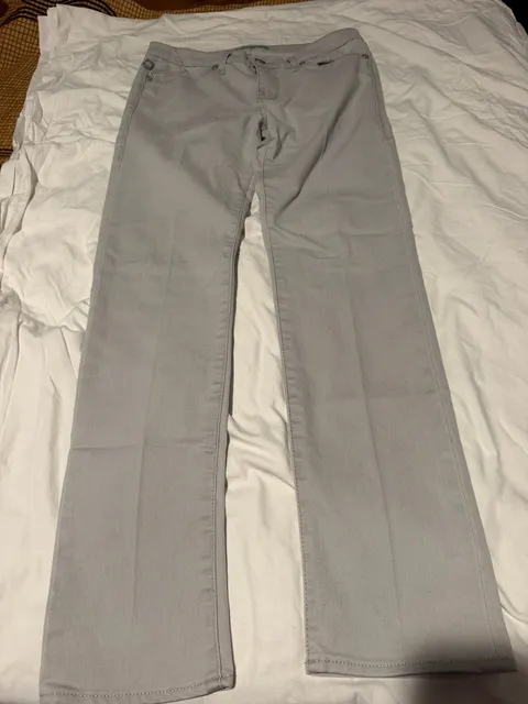 Rock & Republic Straight Leg Jeans Size 10 Grey. 0010