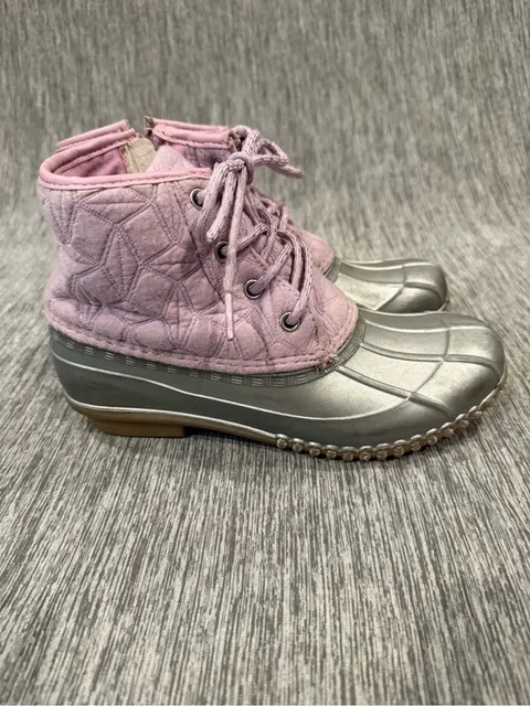 Magellan Outdoors Quilted Pink and Silver Lace-Up Duck Boots Girls 4