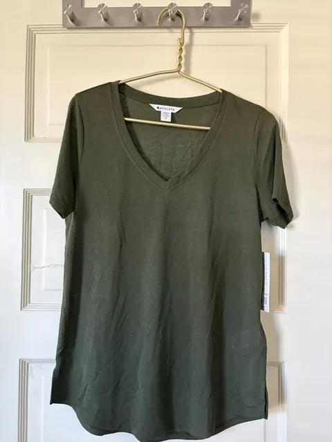 Athleta V-Neck T-Shirt Size M Green Short Sleeve Tee
