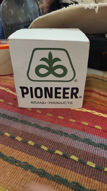 Vintage Pioneer Hi-Bred Seed Logo Paper Stationery Note Cube