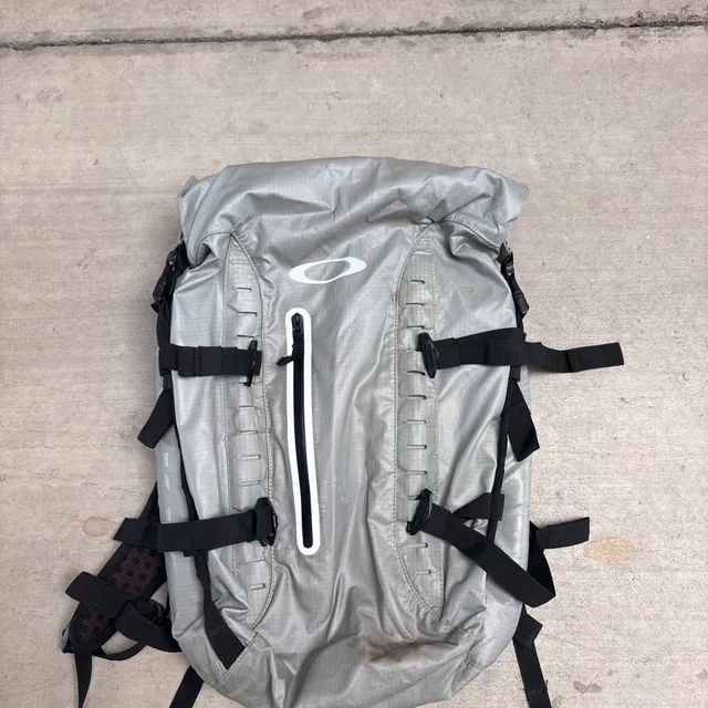 Oakley Motion Backpack Grey Tech Gorpcore Roll Top