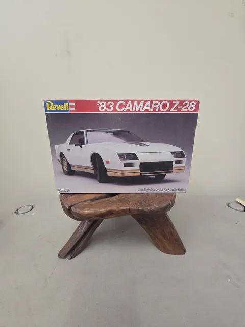 Revell '83 Camaro Z-28 1/25 Scale Model Kit
