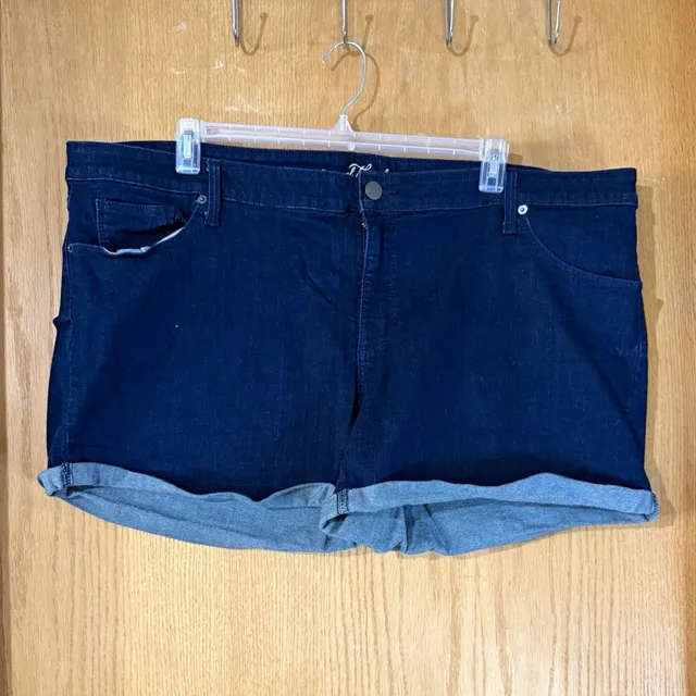 Universal Thread Women's Plus 26W Blue Dark Wash Denim Cut Off Cuffed Shorts