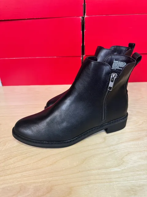 Universal Thread Ankle Boots Size 6 Black