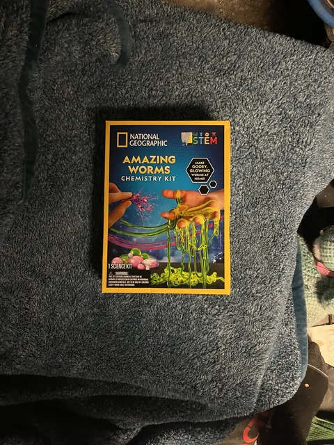 National Geographic Amazing Worms Chemistry Kit STEM Science Toy
