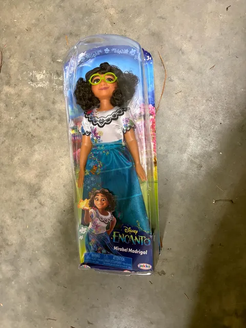 Jakks Pacific Disney Encanto Mirabel Madrigal Fashion Doll