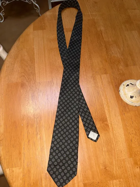 Brooks Brothers 100% Silk Medallion Necktie