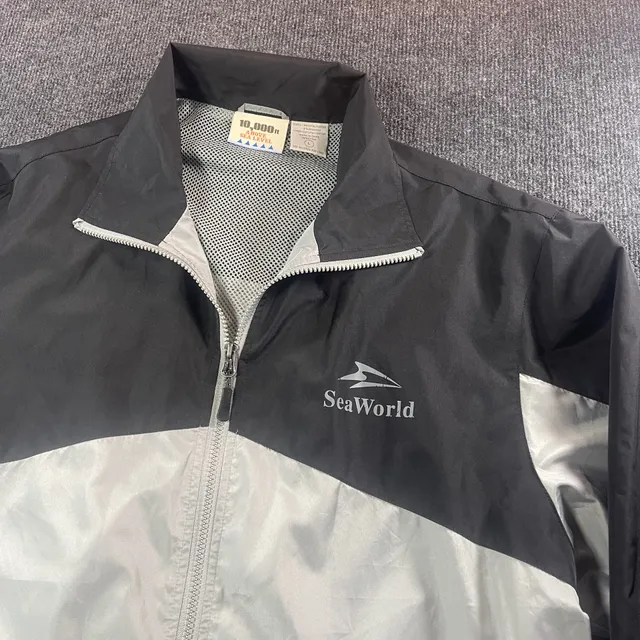 10,000 ft Above Sea Level SeaWorld Windbreaker Size L