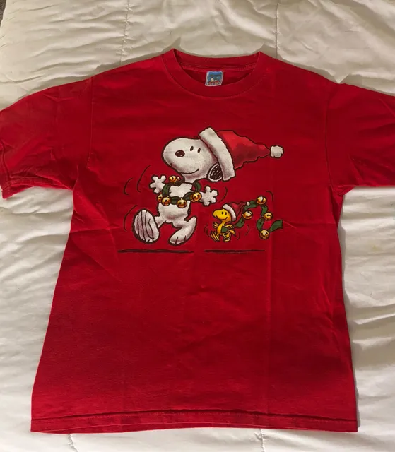 Vintage Early 2000's Peanuts Snoopy and Woodstock Christmas Holiday Graphic T-Shirt 
